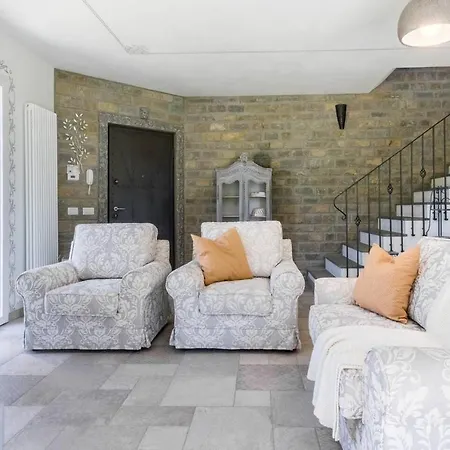 Villa Joivy Superb With Tennis Court, Garden And Bbq Area