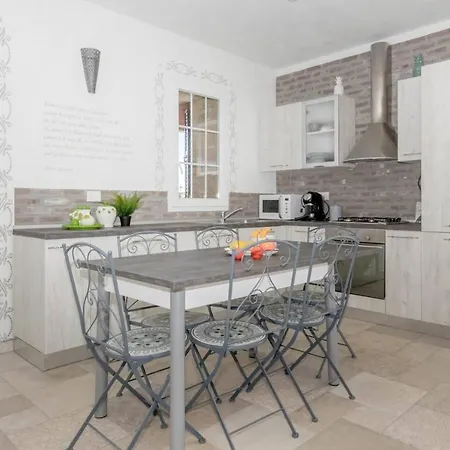 Joivy Superb With Tennis Court, Garden And Bbq Area *