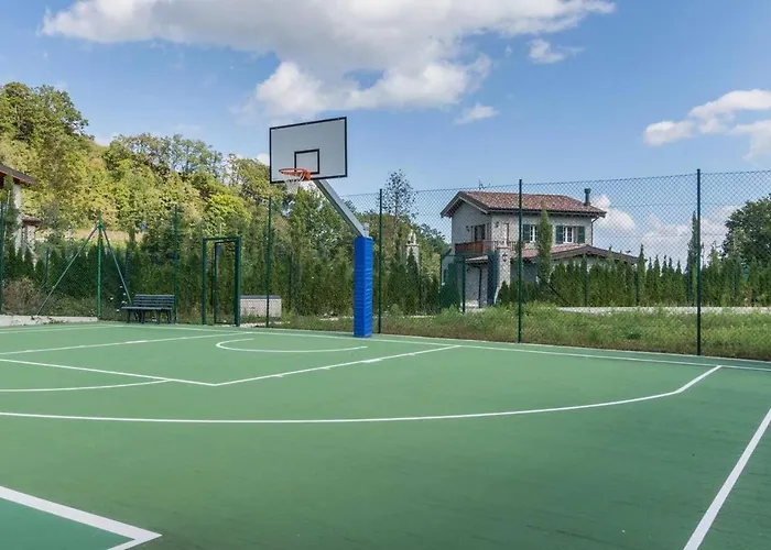 Вилла Joivy Superb With Tennis Court, Garden And Bbq Area